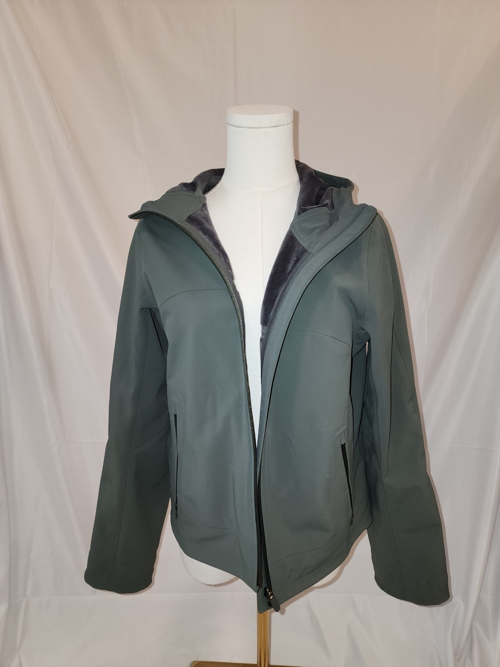 Lululemon Women's Cross Chill City-to-Trail Jacket in Palm Deco